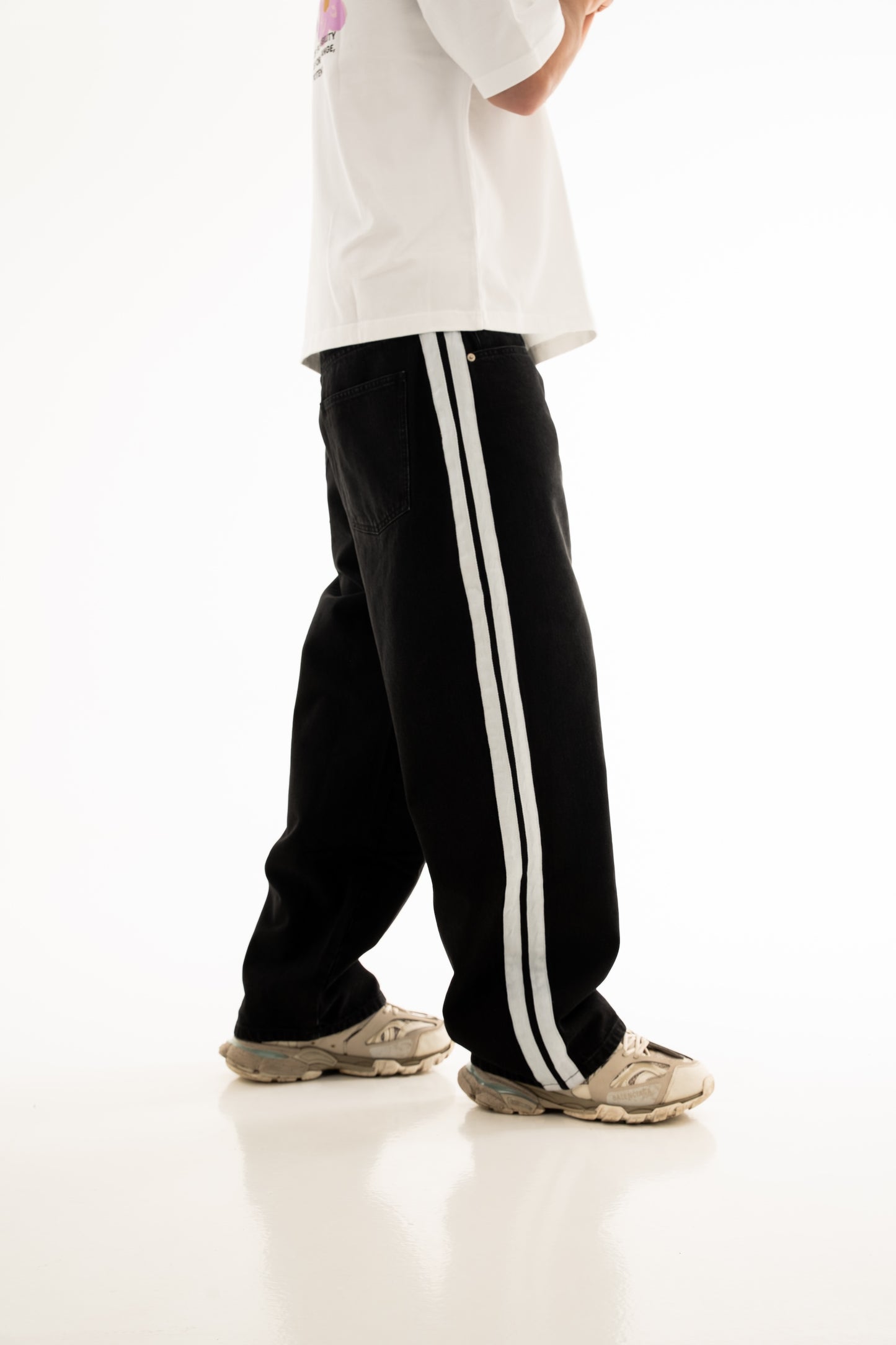 BLACK STRIPE JEANS